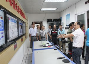 羅城縣電大 一村一 貧困村村干學(xué)員代表回母校參觀學(xué)習(xí)