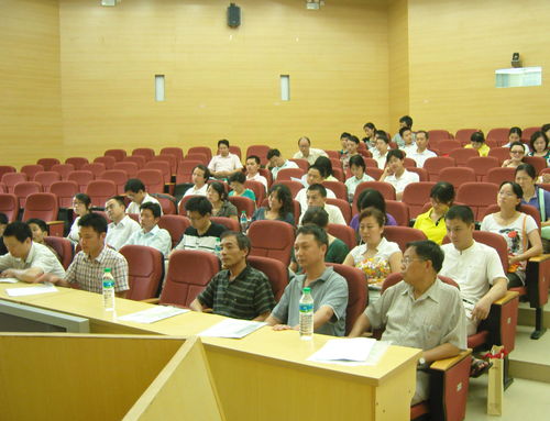 江西電大召開(kāi)2009年開(kāi)放教育精品課程及多媒體課件制作培訓(xùn)會(huì)