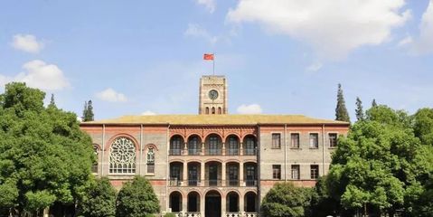 這些985,211大學(xué)有播音專業(yè),考上就是賺到!